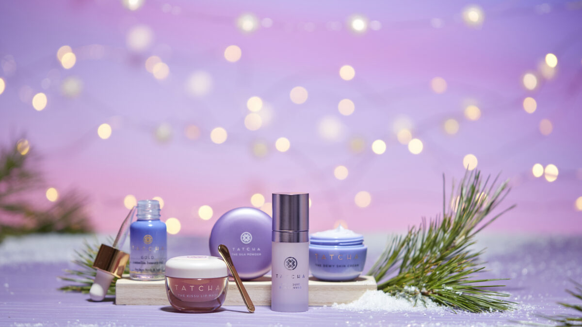 TAT21_Holiday_T.COM_StockingStuffers_Shot162_Lifestyle_HolidayGiftFinder111_W3_060121_RAW_7515