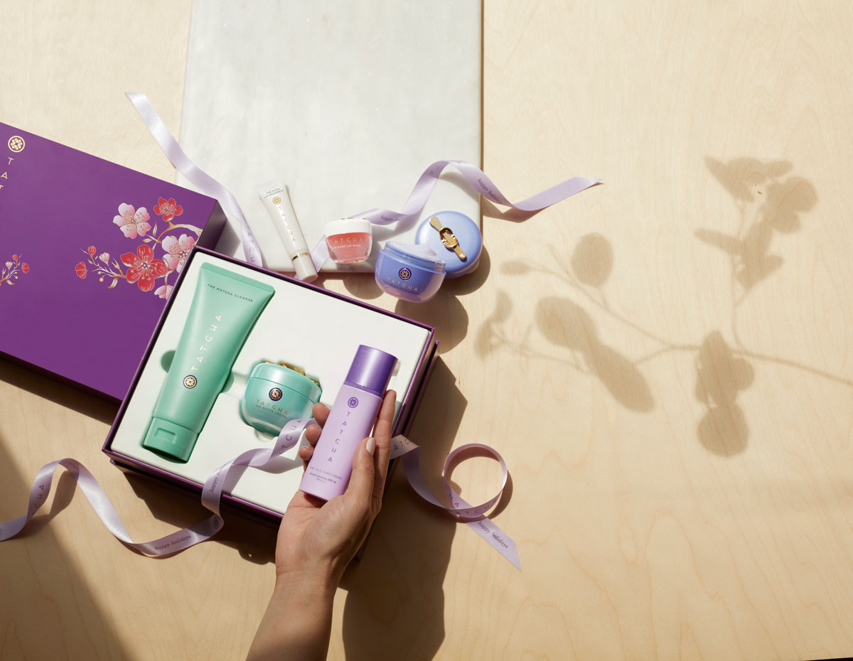 TAT24_BFCM_01_GROUP_MODEL_US_0824_EM_SI_MAIN_MD_2617_FINAL_RGB