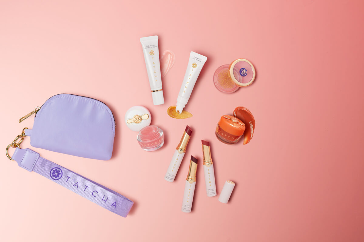 TAT24_EG_LipBuilder_02b_BNDL_0924_US_SI_EM_MD_5148_Left_Bag_FINAL_RGB